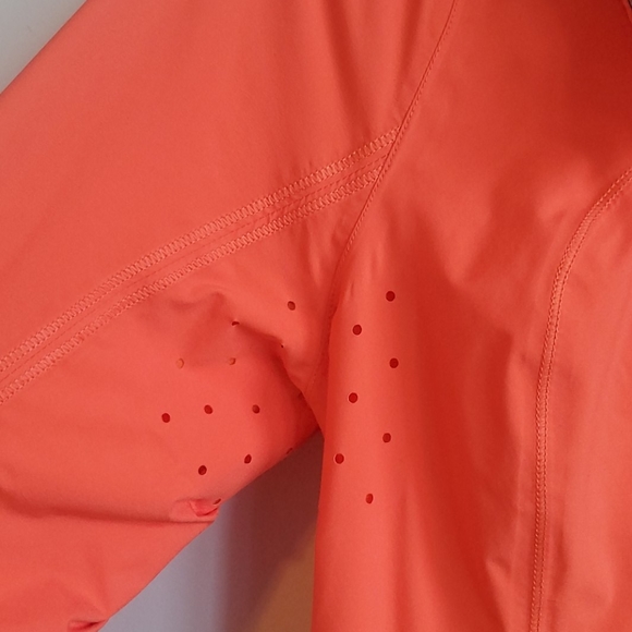 Rare Lululemon Run In Rain Jacket - size 2 - Picture 2 of 12